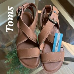 NEW with tags Toms leather sandals Size 6.5